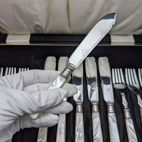 1930 British Vintage White Mother of Pearl Handle Dessert Cutlery Set 6x2 in Leather Case